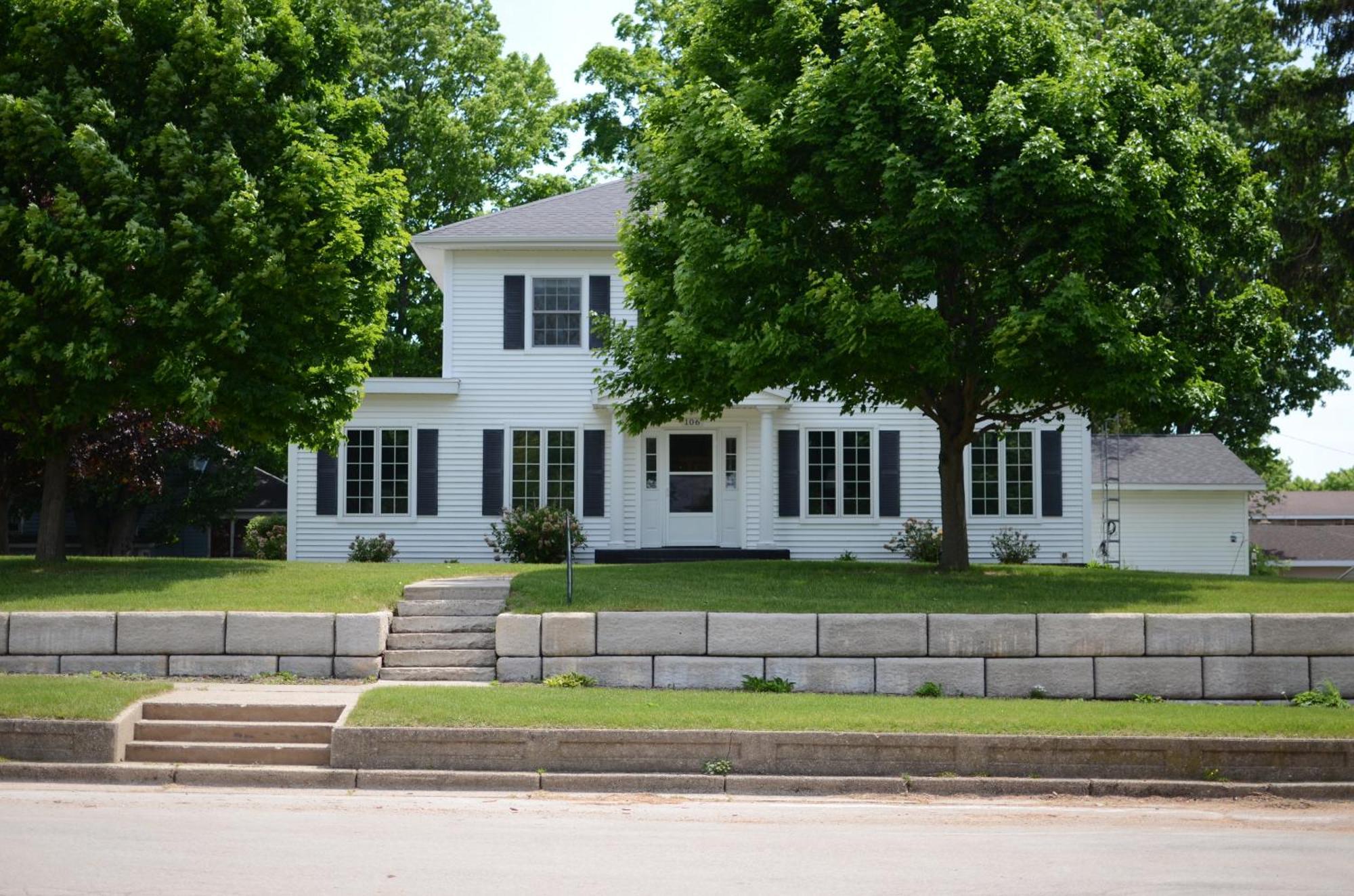 Ludington Blue Spruce Inn Екстер'єр фото