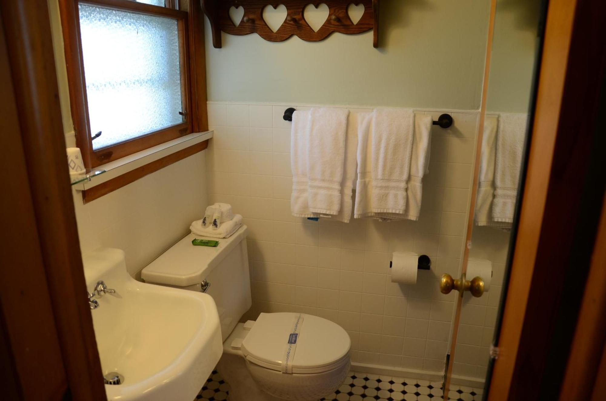 Ludington Blue Spruce Inn Екстер'єр фото