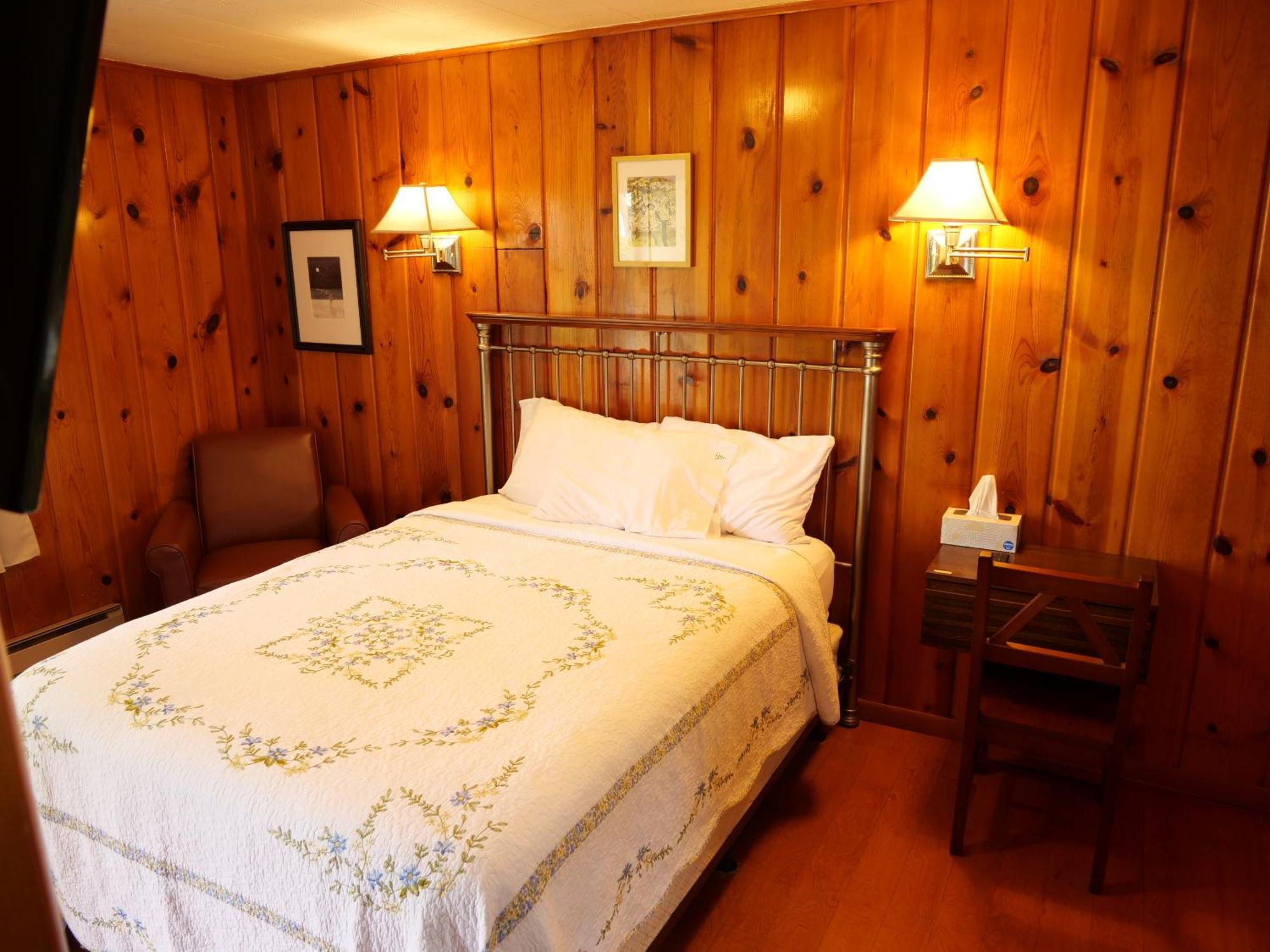 Ludington Blue Spruce Inn Номер фото