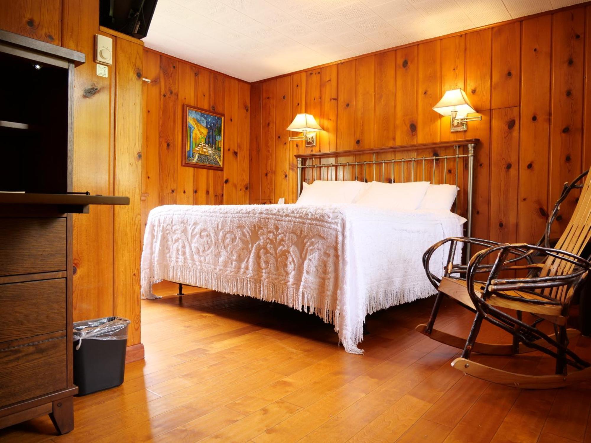 Ludington Blue Spruce Inn Номер фото